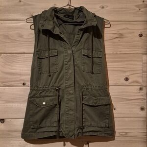 Love Tree Olive Green Hooded Utility Cargo Vest Size M 18x25